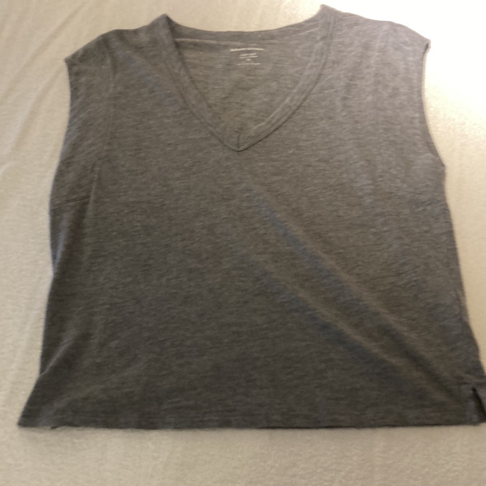 Banana Republic Gray V Neck T Shirt Size XS - Picture 9 of 9